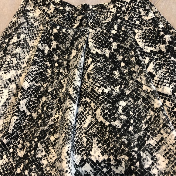 Snake print Skirt - Picture 2 of 5